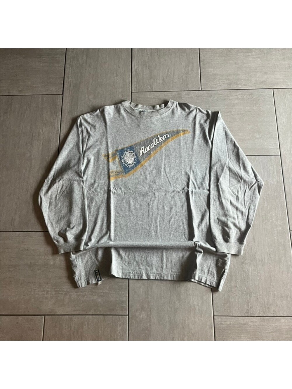Vintgae Rocawear Men's Long Sleeve Graphic Tee Size XL Gray
